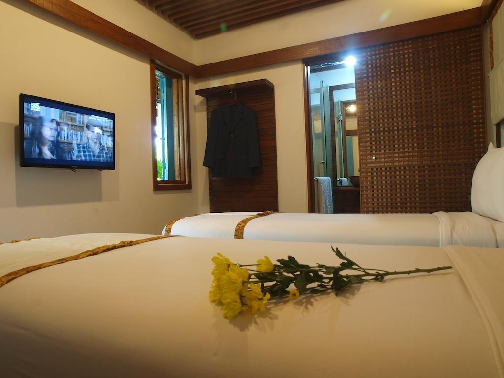 Flores Gallery Hotel Bandung Habitación foto