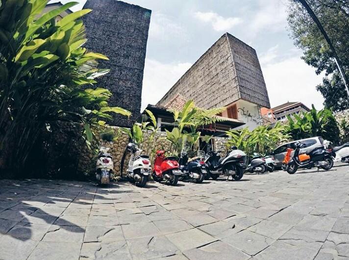 Flores Gallery Hotel Bandung Exterior foto