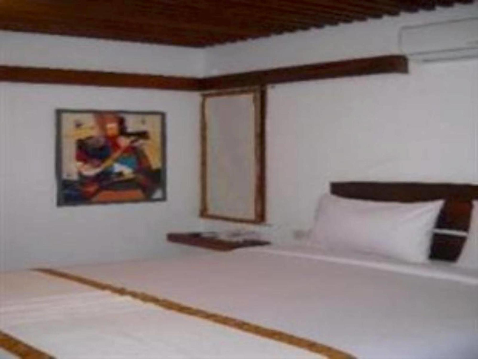 Flores Gallery Hotel Bandung Exterior foto
